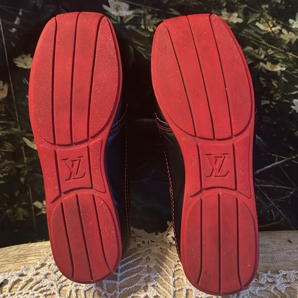 👑SALE!$390*place the offer 🥰
LVUITTONMulticolorMonogramCanvasSneakers Size6/36 - Picture 4 of 13